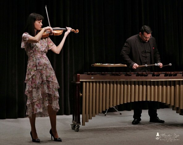 Členovia orchestra Slovenská filharmónia Lucia Harvanová a Kiril Stoyanov ©Miroslav Zajíc