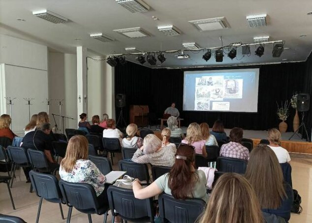 Vzdelávanie pedagogických a odborných zamestnancov pod vedením lektora zo Slovenského národného stre