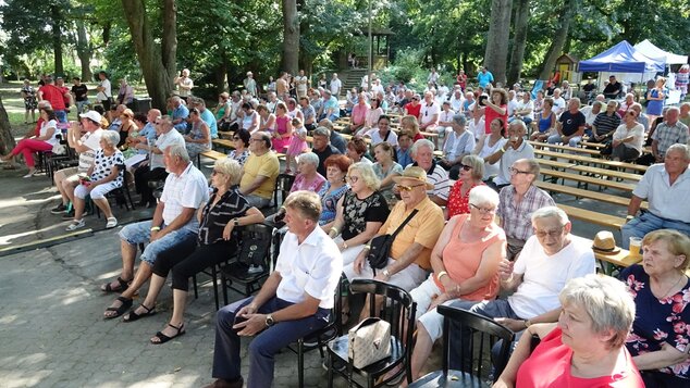 Festival dychových hudieb v ostratickom parku
