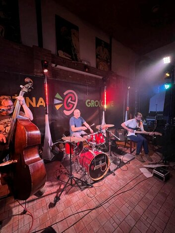 ZVA 12-28 BAND