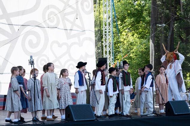 Veselože: program detských folklórnych súborov z hornej Nitry - Malý Vtáčnik ©Samuel Kunik