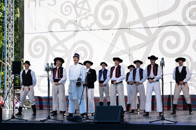 Veselože: program detských folklórnych súborov z hornej Nitry - Malý Vtáčnik ©Samuel Kunik