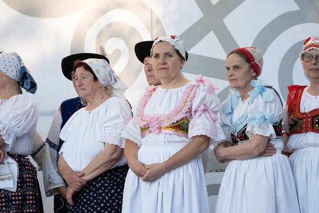 Fígle, žarty, huncútstva a prekáračky: program folklórnych skupín hornej Nitry - FSk Košovan z Kanianky ©Samuel Kunik
