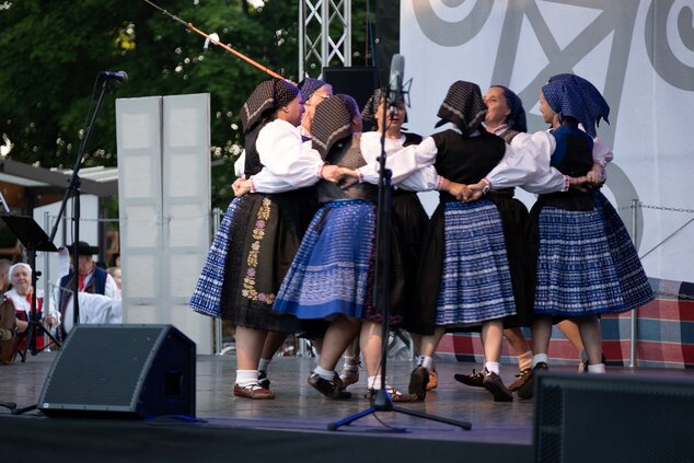Medailón - FS Jánošík – 75. výročie ©Samuel Kunik