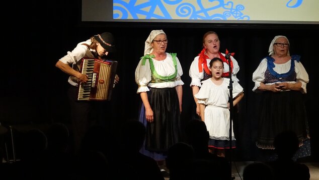 V programe sa predstavila folklórna skupina Krovinky z Veľkej Lehôtky