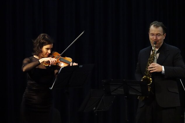 Skladba v podaní huslistky Jany Gubkovej Černej a saxofonistu Ladislava Fančoviča