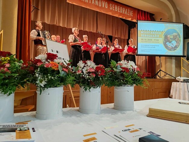 Vystúpenie domácej folklórnej skupiny Borievka zo Sebedražia
