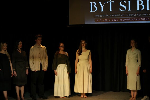 INŠPIRÁCIE FOLKLÓROM - módna prehliadka odevných tvorcov, ktorí sa inšpirujú tradičným odevom - Krojinak, Uherské Hradište, ČR ©codnes.sk