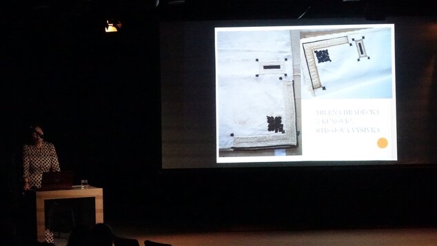 ĽUDOVÝ ODEV NAPRIEČ KRAJINOU - prednášky o tradičnom ľudovom odeve v podaní etnologičky PhDr. Romany Habartovej (ľudový odev Slovácka)