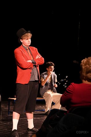 Divadlo Ateliér pri SZUŠ Veľké Bielice: Revízor ©Milan Tarabčík