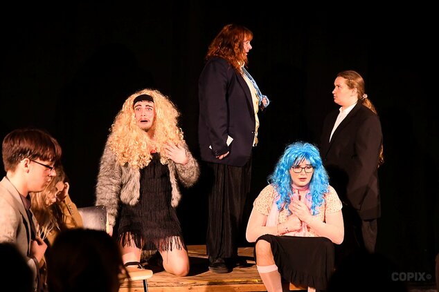 Divadlo Ateliér pri SZUŠ Veľké Bielice: Revízor ©Milan Tarabčík