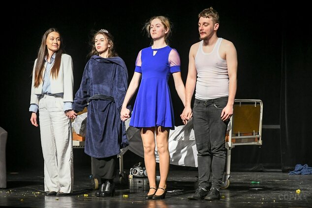 Divadlo Godot, Partizánske: Električka do stanice Túžba ©Milan Tarabčík