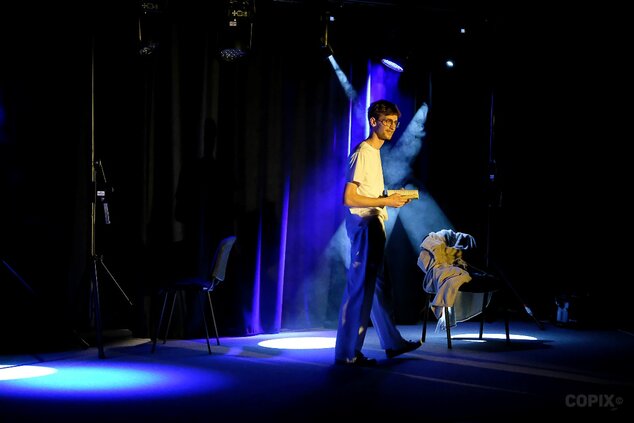 Divadlo Dvojbodka, Bojnice: Biely rozumie. Modrý verí ©Milan Tarabčík