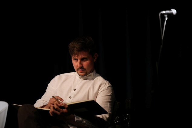 Túlavé divadlo s konverzačnou komédiou Podivuhodné hodiny literatúry Hany a Matúša (8. 10.) ©Vladimír Štrbík 2026