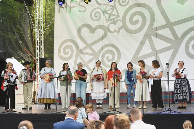Odovzdanie pamätného listu vedúcim DFS ©Petra Obonova