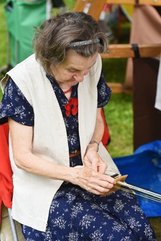 Sprievodné podujatie: Remeselný jarmok – Eva Gregorová – tkané výrobky ©Petra Obonova