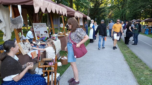 Sprievodné podujatie: Remeselný jarmok – Zuzana Babničová Kytková – výrobky z vlny