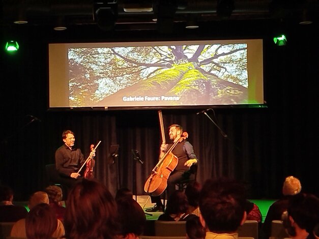 Hudba pre dva sláky