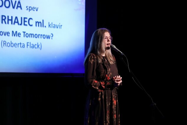 Hudobno-spevácky vstup - speváčka Anna Vidová ©Vladimír Štrbík www.codnes.sk