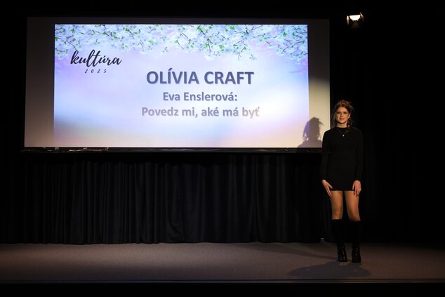 Recitátorka Olívia Craft ©Vladimír Štrbík www.codnes.sk