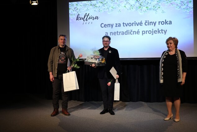 Cena riaditeľky RKC v Prievidzi za tvorivý čin roka - Vladislav Horváth a KC Bojnice ©Vladimír Štrbík www.codnes.sk