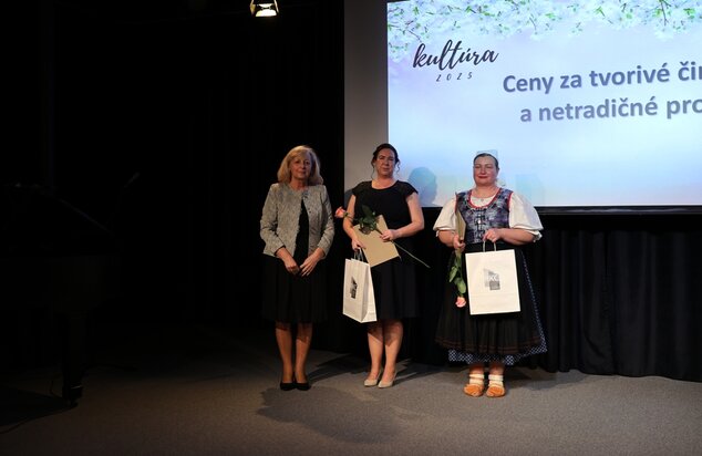 Cena K-2000, združenia na podporu kultúry za realizáciu netradičných kultúrnych projektov - Monika Bartušová a FSk Bazalička ©Vladimír Štrbík www.codnes.sk