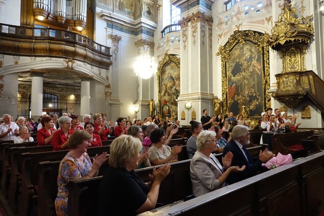 Standing ovation
