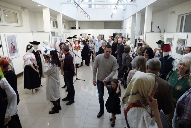 Vernisáž výstavy Byť si bližšie