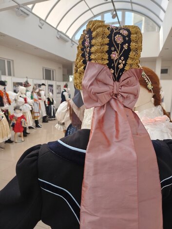 Detail čepca zlatohlavu - koke