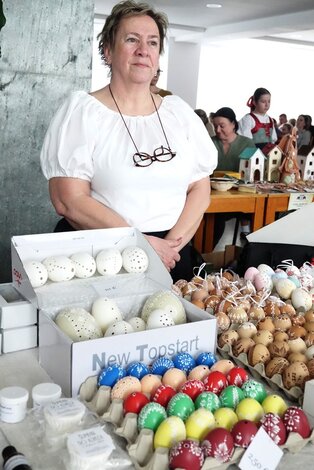 Majstri pravnianskej doliny: Bibiána Šimová - kraslice a výšivky