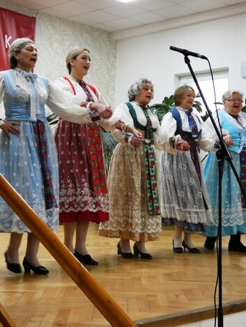 Spevácka skupina Zlatava z Malinovej