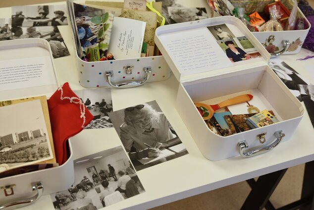 Výstava kufríkov pamäti a fotografií