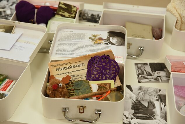 Výstava kufríkov pamäti a fotografií