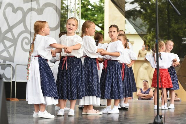 Veselože - program detských folklórnych súborov-Briezka