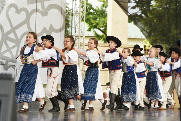 Veselože - program detských folklórnych súborov-M.Vtáčnik