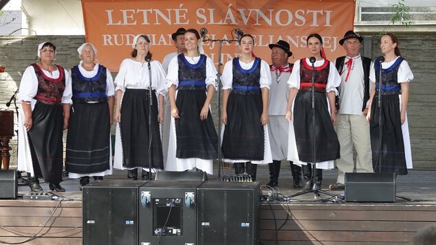 Folklórna skupina Boršina z Nitrianskych Sučian