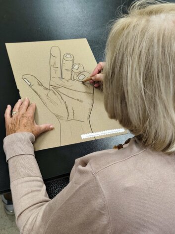 Výstava „spomienky v kufríku“ - 586113405_1310565987766578_9211243726629659352_n