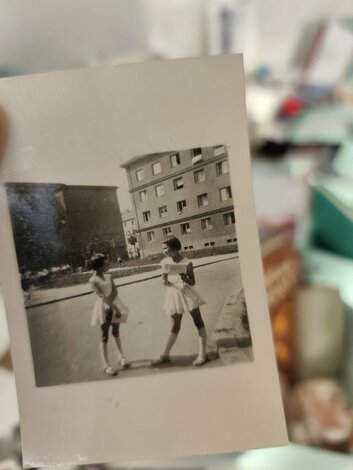 Výstava „spomienky v kufríku“ - 590714175_1319087046914472_5040182748087465515_n