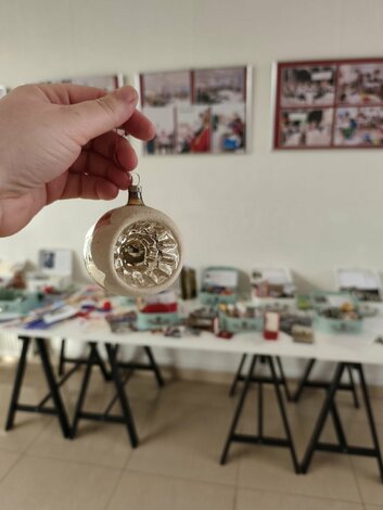 Výstava „spomienky v kufríku“ - 590788319_1319086566914520_2434811994241440206_n