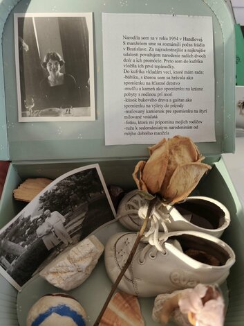 Výstava „spomienky v kufríku“ - 591729676_1319086040247906_1988593467086760481_n