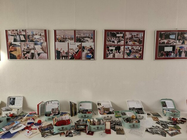 Výstava „spomienky v kufríku“ - 591736931_1319087586914418_8034297510394967381_n