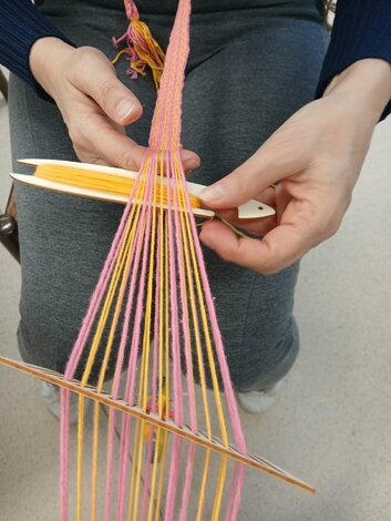 Zimné večery – cigánske tkanice - WhatsApp Image 2025-11-24 at 10.53.40 (1)