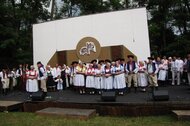 Záverečné spoločné vystúpenie účinkujúcich folklórnych súborov