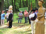 Vernisáž diel zo sympózia otvorili zvuky trombít v podaní FSk Hájiček