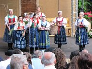 Vystúpenie folklórnej skupiny Lubená Poluvsie v rámci programu "Stretnutie"