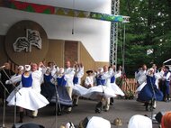 Vystúpenie folklórneho súboru Senior Vtáčnik Prievidza v rámci programu "Stretnutie"