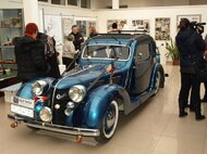 Dominantný exponát na výstave - automobilový veterán Aero 30