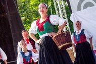 Dieťa - radosť i starosť: program folklór. súborov hornej Nitry Borievka, Sebedražie ©Karol Kobella