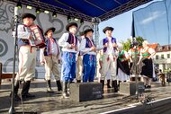 Dieťa - radosť i starosť: program folklór. súborov hornej Nitry Rokôška, Nitr. Rudno ©Karol Kobella