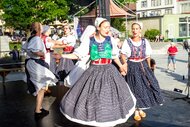 Dieťa - radosť i starosť: program folklór. súborov hornej Nitry Bazalička, Ráztočno ©Karol Kobella
